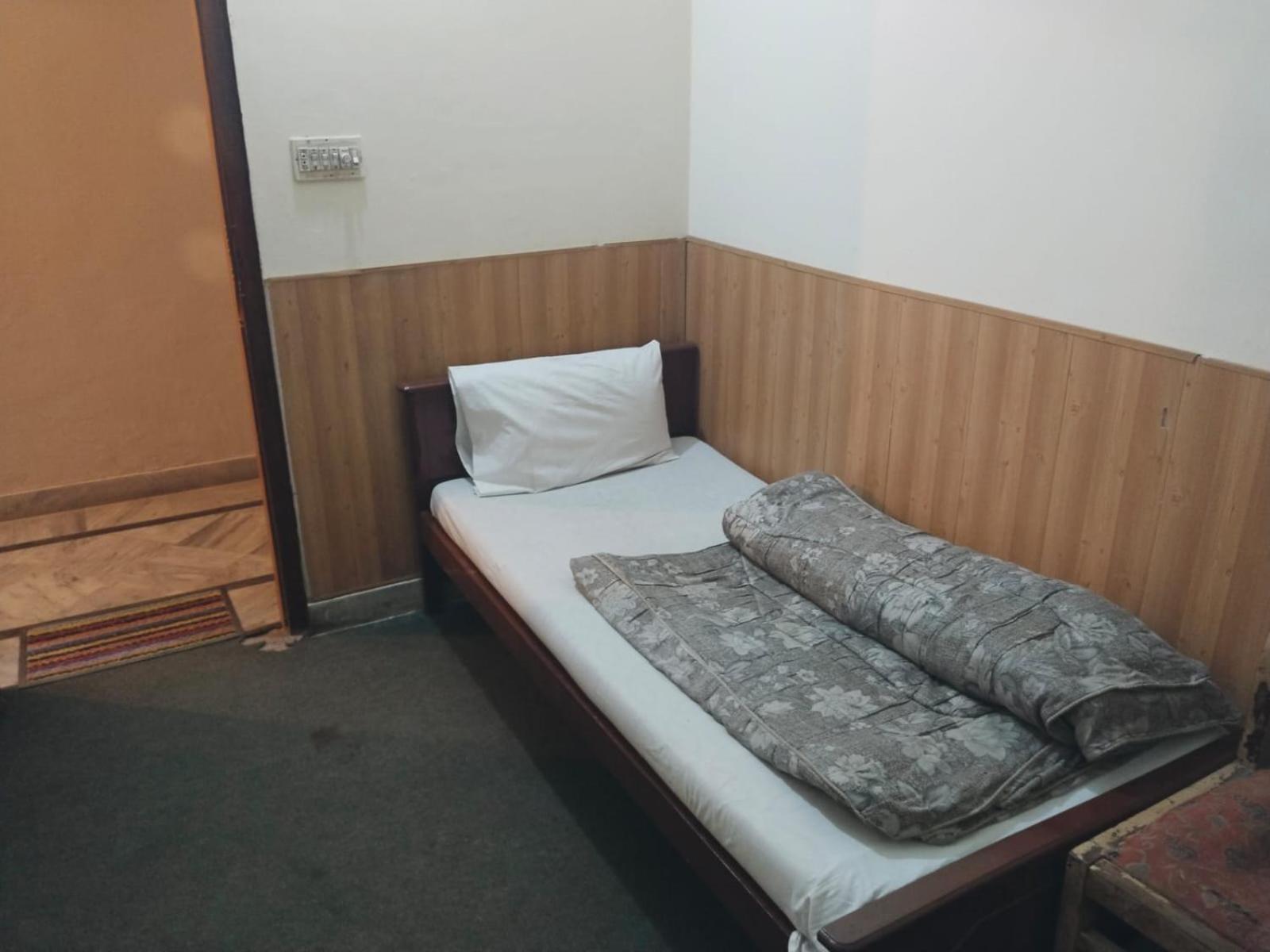 Shahzad Hotel Rawalpindi Esterno foto